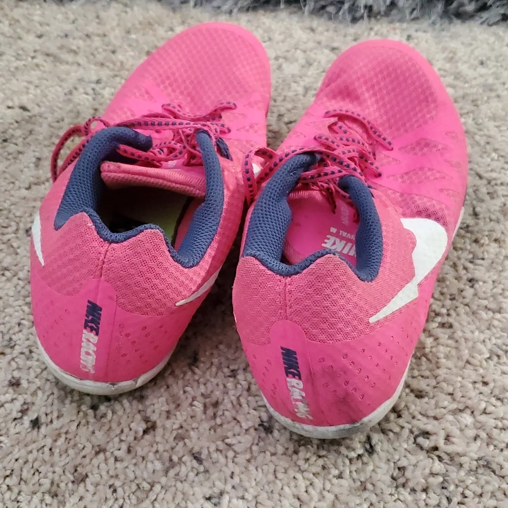Nike pink 8.5 track running shoes - Picture 2 of 6